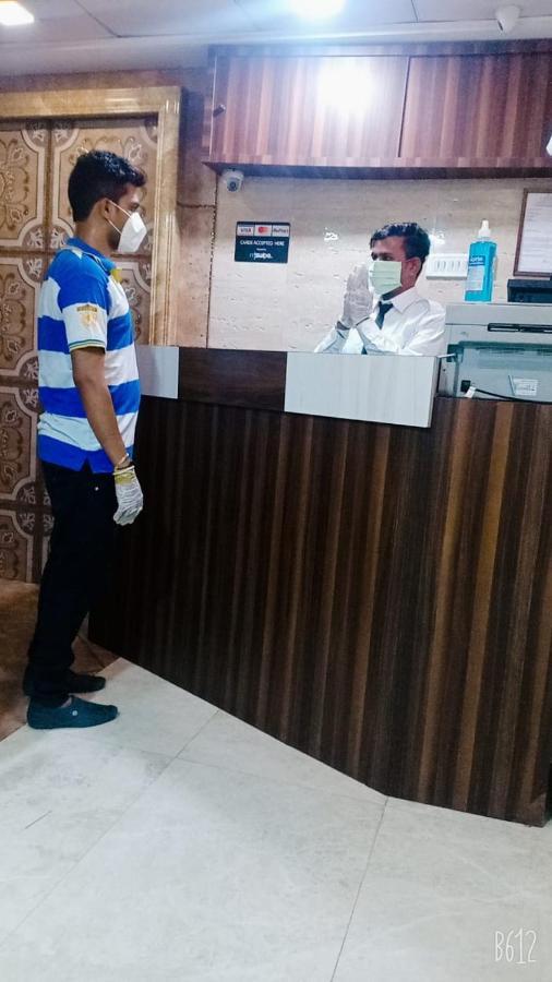Hotel Alfa International Near Nanavati Hospital Mumbai Near Airport Mumbai Near Juhu Beach Exterior foto